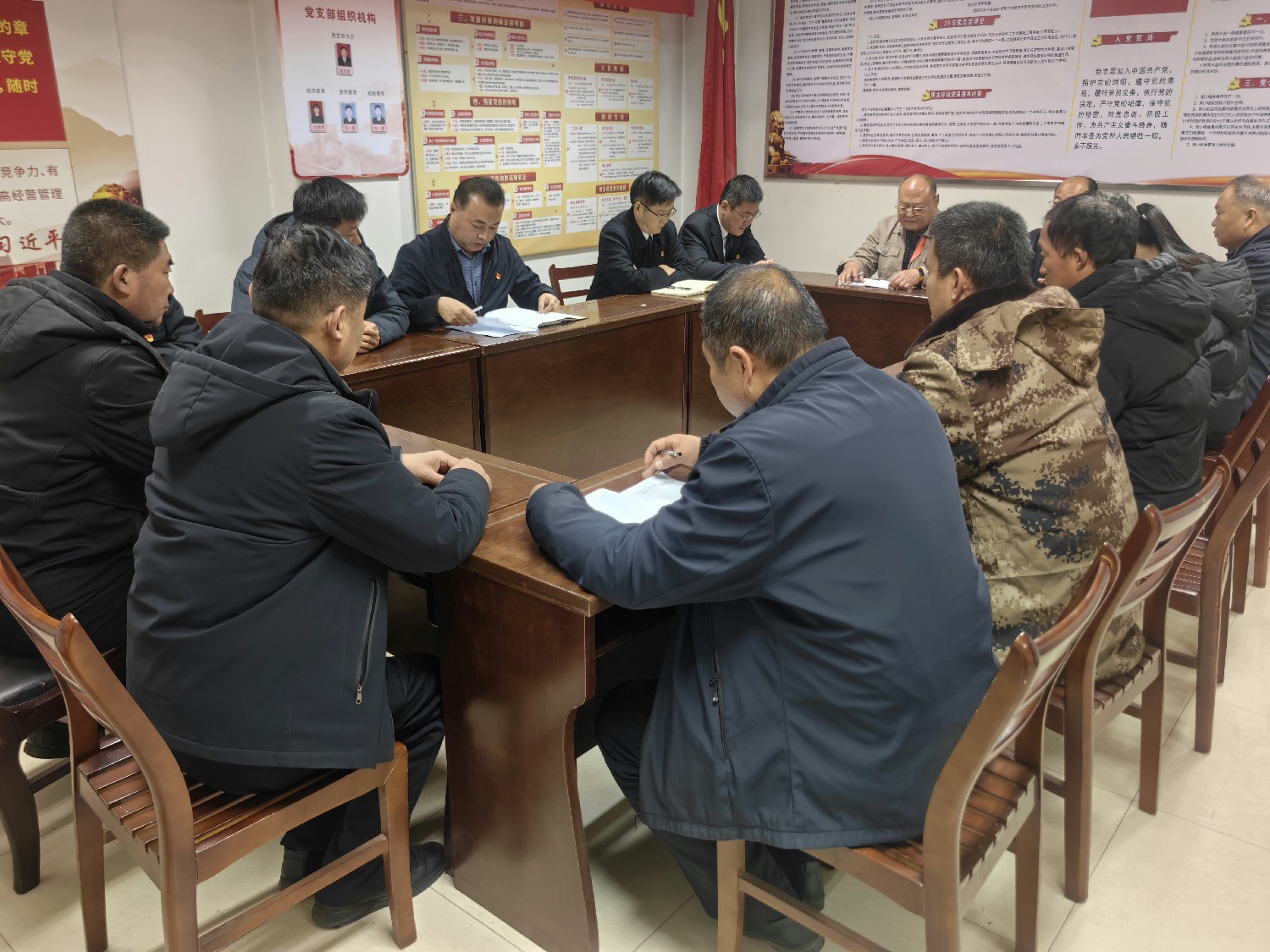 東大煤礦經(jīng)營(yíng)黨支部開(kāi)展誠(chéng)信經(jīng)營(yíng)專題宣講活動(dòng)