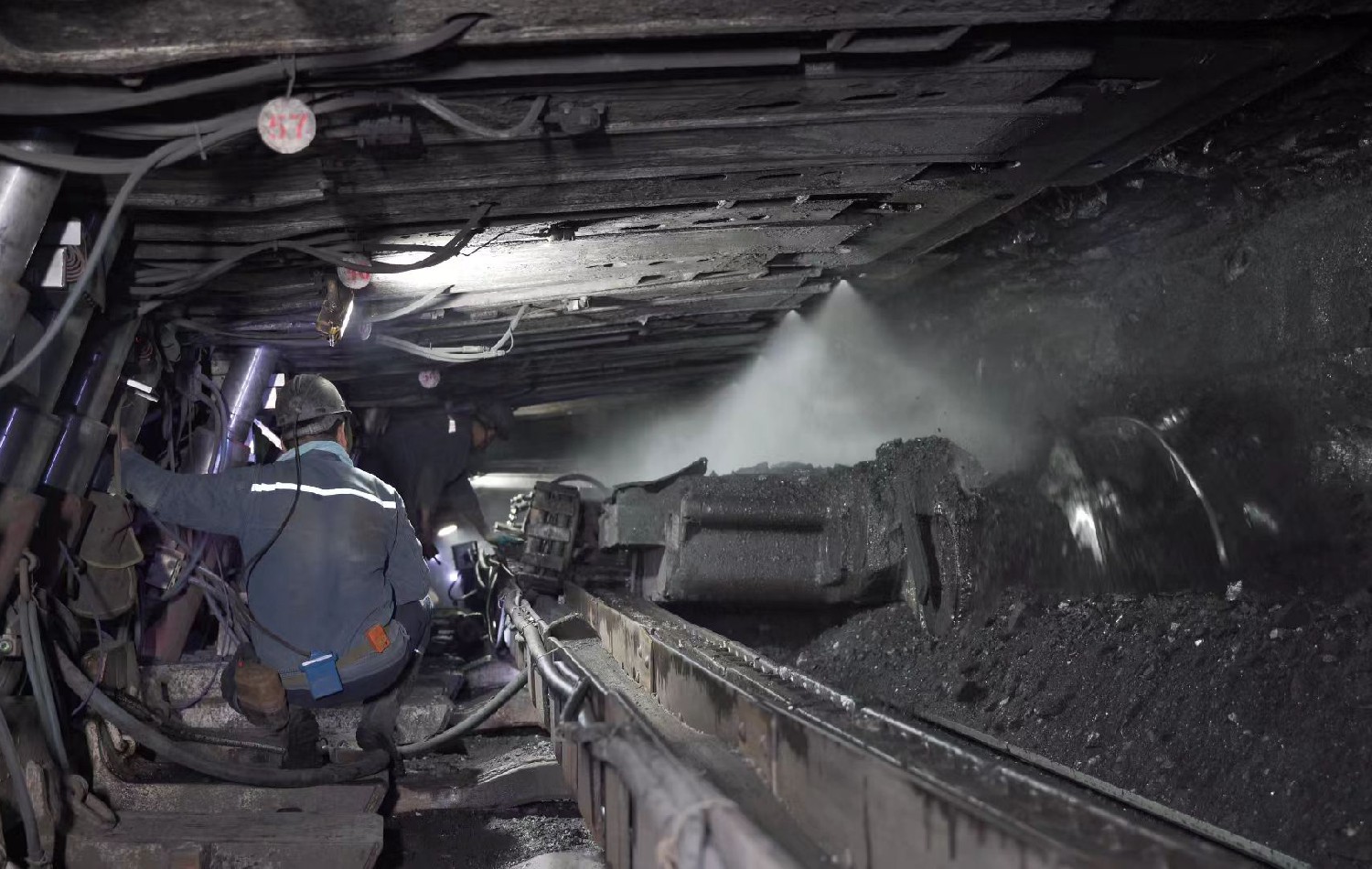 宗成偉到金達煤礦調(diào)研安全生產(chǎn)工作