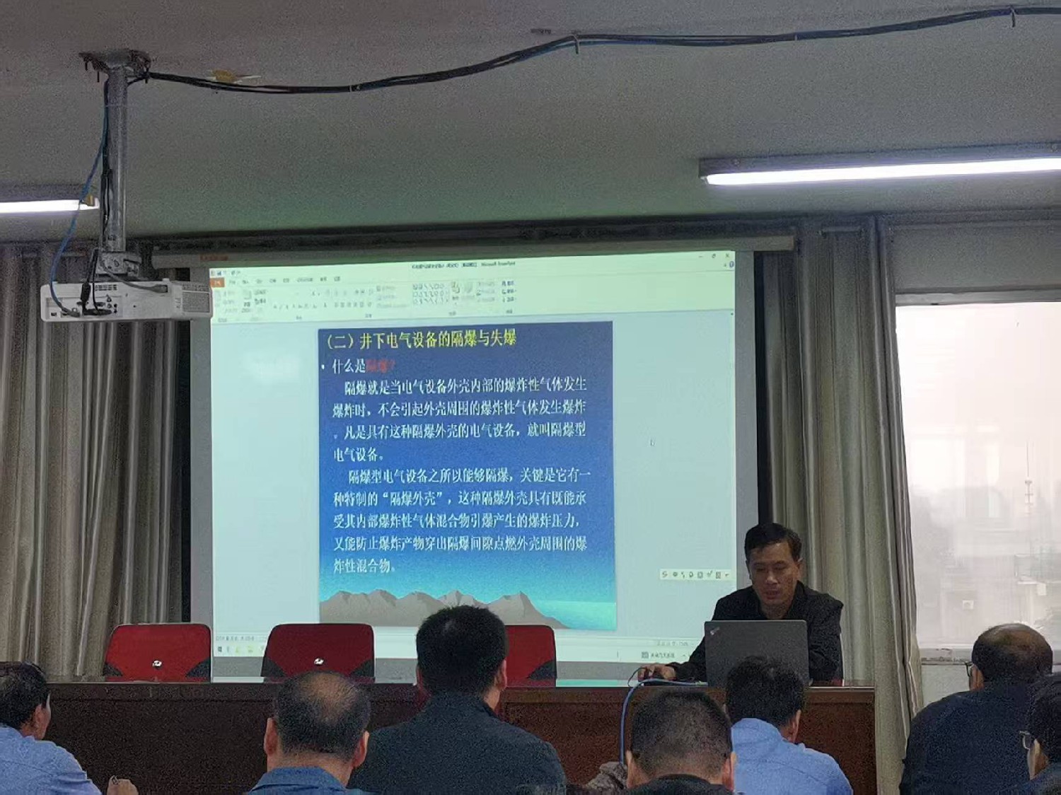 東大煤礦開展機(jī)電維修人員專項培訓(xùn)